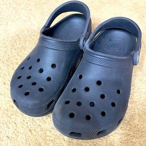 Black crocs